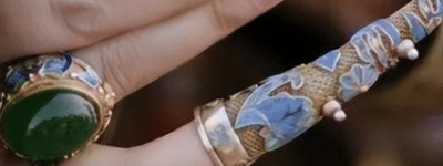 清朝妃子为什么要戴着长长的指甲套 这个东西不会影响生活吗_清朝历史 菊江历史网