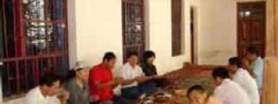 维吾尔族是怎样待客的维吾尔族风俗简介_民俗文化 菊江历史网