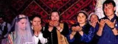 维吾尔族婚俗，维吾尔族男女是怎么订婚的_民俗文化 菊江历史网