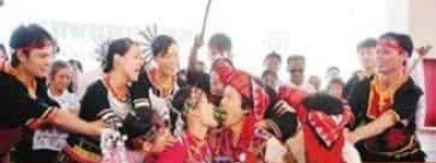 黎族婚礼上的趣味习俗，黎族婚俗简介_民俗文化 菊江历史网