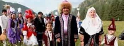 哈萨克族服饰文化，哈萨克族服饰有何特点 菊江历史网