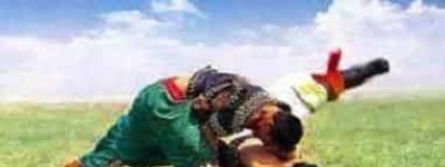 哈萨克族人是怎样用传统方式摔跤的 菊江历史网