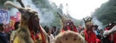 羌族巫师在做法时是怎样敲打羊皮鼓作舞的 菊江历史网