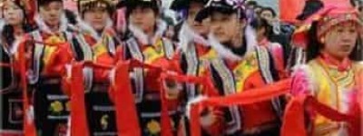 羌族羌红与藏族的哈达有什么异同 菊江历史网