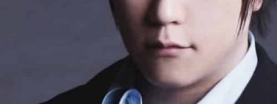 阿信【原名陈信宏，摇滚乐团五月天的主唱,中国台湾

男歌手、演员、作家、词曲创作人,】 – 人物百科