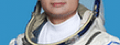 桂海潮【中国空间站的首位载荷专家，中国首位戴眼镜执行飞行任务的航天员，神舟十六号乘组航天员】 – 人物百科