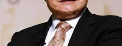 金庸【本名查良镛，当代武侠小说作家、新闻学家、企业家、政治评论家、社会活动家、中国武侠小说四大宗师之一】 – 人物百科