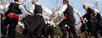 塔兹耶仪式是怎样的？塔兹耶的戏剧艺术_民间艺术 菊江历史网