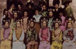 清朝乾隆，为什么说乾隆是个爱玩的皇帝，乾隆的治国方略有哪些弊端_清朝历史 菊江历史网