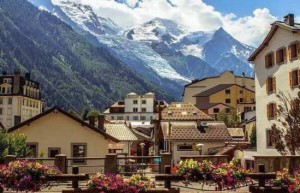 世界上最美的小镇（霞慕尼小镇上榜，悬崖上马纳罗拉小镇）_世界近代史 菊江历史网