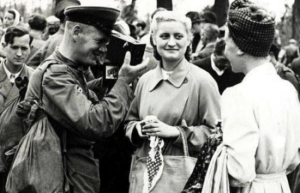 德国投降后有多惨（女性被苏联士兵侮辱，200万女性受辱）_世界近代史 菊江历史网