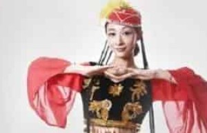 维吾尔族服饰，维吾尔族服饰的特色是什么_民俗文化 菊江历史网