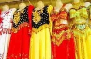 维吾尔族服饰，维吾尔族人喜欢穿啥样的衣服_民俗文化 菊江历史网