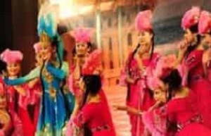 维吾尔族舞蹈，维吾尔族舞蹈有啥风格特征_民俗文化 菊江历史网