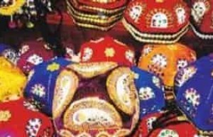 维吾尔族服饰，维吾尔族人戴的花帽有几种_民俗文化 菊江历史网