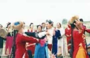 维吾尔族舞蹈，维吾尔族的“多朗舞”是咋来的_民俗文化 菊江历史网