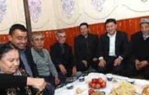 去维吾尔族家庭做客都需要注意些什么呢_民俗文化 菊江历史网