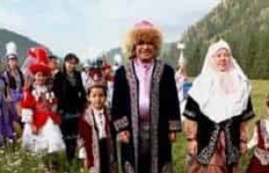 哈萨克族服饰文化，哈萨克族服饰有何特点 菊江历史网