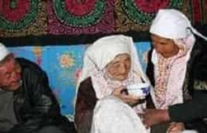 哈萨克族医生是怎样用特殊手法治病的 菊江历史网