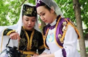 塔塔尔族人的生活习惯，塔塔尔族传统藏欧风 菊江历史网
