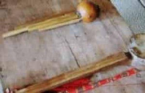 拉祜族乐器简介，拉祜族的小三弦是什么样的 菊江历史网