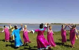 赫哲族有哪些重大节日，赫哲族的春节与乌日贡节 菊江历史网