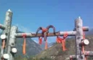 羌族门口为什么挂裸培画像，有何传说 菊江历史网