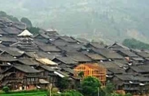 仡佬族建筑，仡佬族民居为什么多是干栏式 菊江历史网