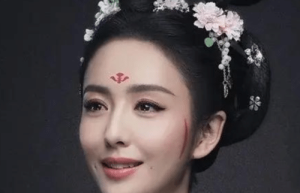 花钿是用什么画上去的（化妆刷，古代是剪花样贴在额上）_民俗文化 菊江历史网