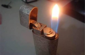 打火机是谁发明的（英国演员丹儿希，以甲烷为燃料）_世界近代史 菊江历史网