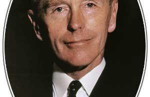 亚历克·道格拉斯·霍姆【第45任英国首相，最后一位由英国君主指定委任的首相】 – 人物百科