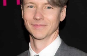 约翰·卡梅隆·米切尔【美国导演、演员、制片人和编剧】 – 人物百科