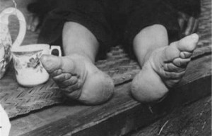 女人裹脚什么时候废除的？（中华民国成立后彻底废除）_民国历史 菊江历史网