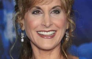 裘蒂·班森【美国女声优、演员、女高音歌手】 – 人物百科