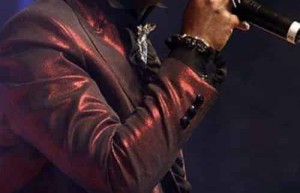 郝歌【原名伊曼纽尔·乌维苏，尼日利亚籍歌手】 – 人物百科