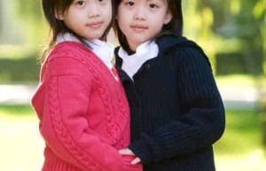 朵朵果果【超人气双胞胎姐妹，姐姐李易霏，妹妹李昂融，女演员】 – 人物百科