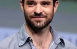 查理·考克斯【英国男演员】 – 人物百科