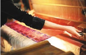 传统桑蚕丝织技艺有什么过程？_民间艺术 菊江历史网