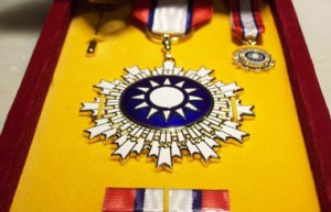 民国时期金量最高的勋章，青天白日勋章，一共发了192个人，其中竟然还包含两位普通士兵_民国历史 菊江历史网