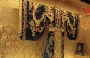 龙袍不适合清洗，皇帝夏天穿在身上味道不大吗？_稗官野史 菊江历史网