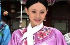 清朝后宫里的妃嫔为什么脖子上要围一块白条？_后宫秘史 菊江历史网