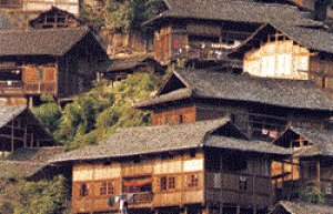 苗寨的环境可分为哪三类？苗族民居有哪些特点？_民俗文化 菊江历史网