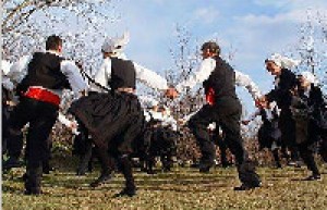 塔兹耶仪式是怎样的？塔兹耶的戏剧艺术_民间艺术 菊江历史网