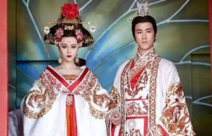 武则天被迫退位后李显皇帝当得怎么样？据说曾经哪些逼宫大臣毁得肠子都青了！_帝王野史 菊江历史网