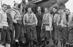 “从最高高度不带降落伞坠落生还”的人是谁？为什么没摔死？_稗官野史 菊江历史网