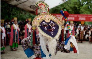 藏戏有什么起源？藏戏的演出形式_民间艺术 菊江历史网