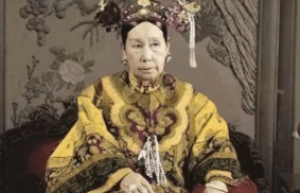 慈禧太后喜欢饭后散步，遛弯队伍长达二十多米！_后宫秘史 菊江历史网