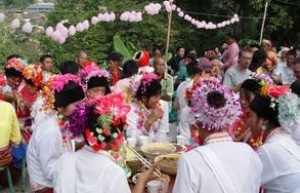 布朗族的漆齿 串姑娘和情歌有何民族风情_民俗文化 菊江历史网