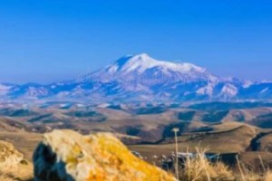 欧洲的最高峰（厄尔布鲁士山，海拔5642米，休眠火山）_世界近代史 菊江历史网