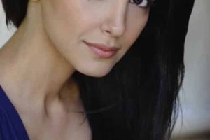 纳赞宁·波妮阿蒂【伊朗裔英国女演员】 – 人物百科